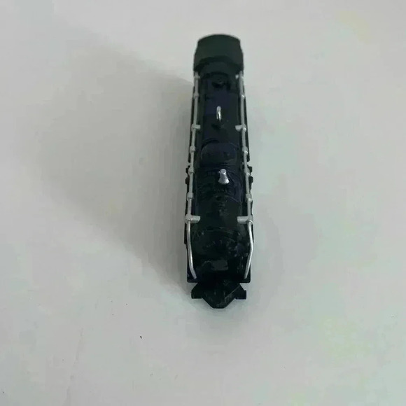 Hallmark Keepsake Ornament Lionel Train - Picture 10 of 12